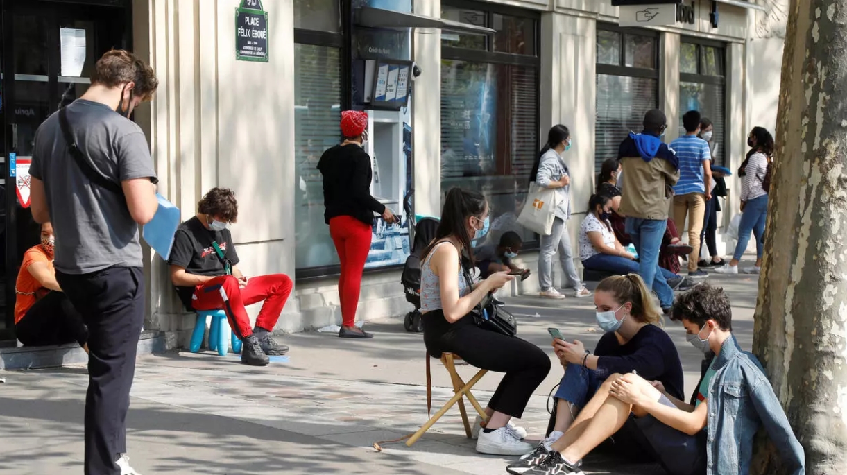 創(chuàng)新高！法國(guó)單日新增確診突破2萬(wàn)例 