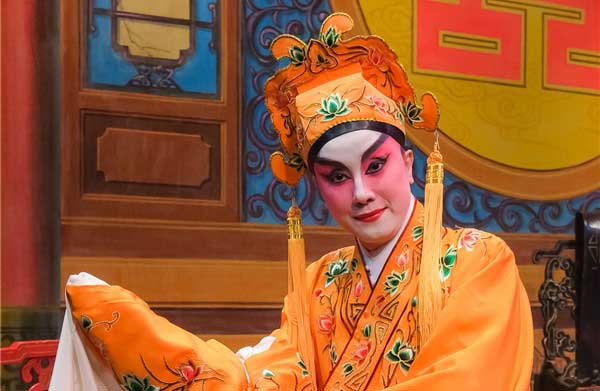 東華三院主辦慈善粵劇晚會為「東華三院檔案及歷史文化基金」籌募經(jīng)費