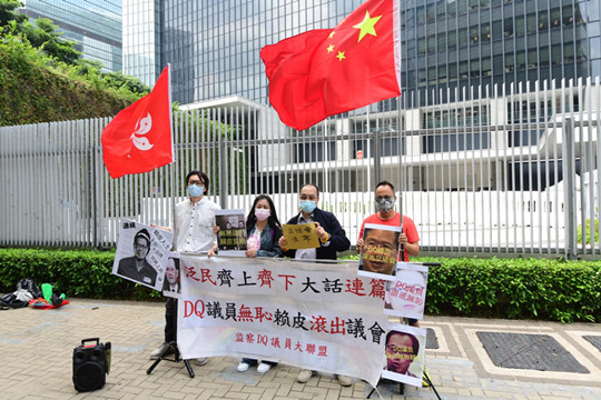 監(jiān)察DQ議員大聯(lián)盟及反攬炒關(guān)注組請願(yuàn) 批反對派背棄民意