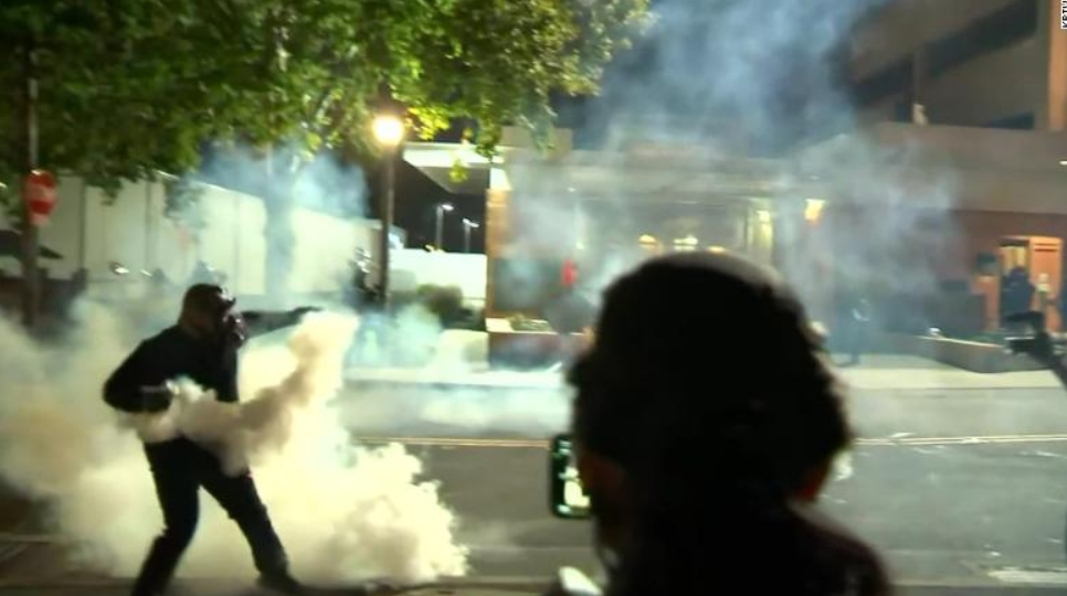 近5個月仍未平息 美國警察與抗議者再發(fā)生衝突