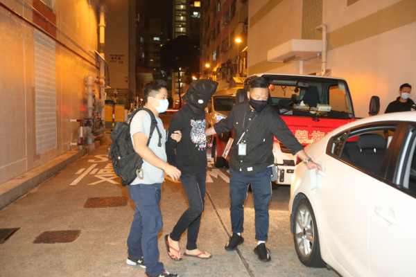 兩男女何文田堵路阻人返工 無(wú)口罩漢涉行為不檢被捕