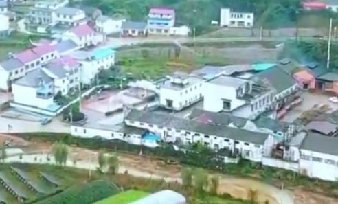 這個(gè)3000多人的村子，走出34位碩士26位博士