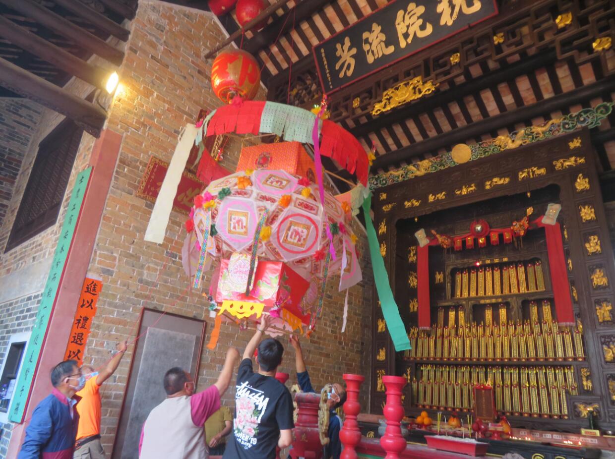 廈村鄉(xiāng)堅(jiān)持傳統(tǒng)點(diǎn)燈不息