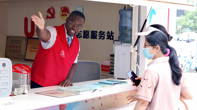 弗朗西斯：志願服務(wù)，靚麗風(fēng)景----寶安國際青年志願服務(wù)U站站長