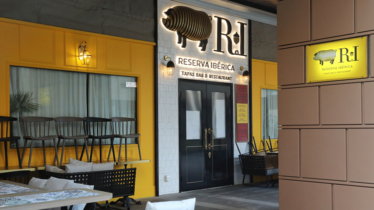 參加洪為民生日會(huì) 政務(wù)司司長政治助理與教育局局長政治助理致歉