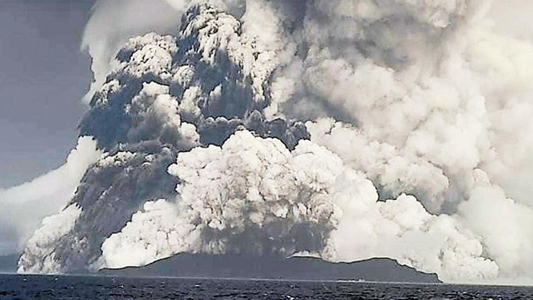 通訊網(wǎng)中斷 首都遭水淹 海底火山爆發(fā)重創(chuàng)湯加