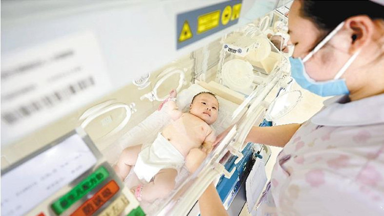 多因素致內(nèi)地出生率下降 專家籲抓緊提升人口素質(zhì)