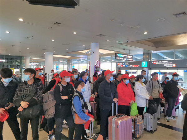 廈門(mén)同安：包機(jī)+包車接回員工200多名