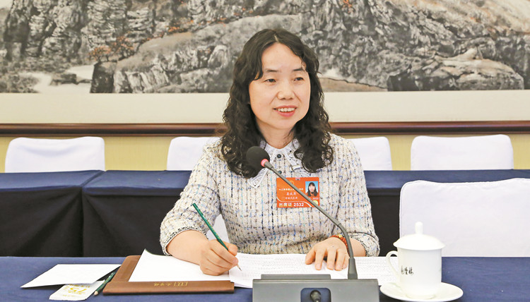 【聲音】姜成英代表：籲隴發(fā)展百億油橄欖產(chǎn)業(yè)集群