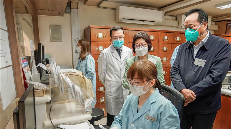 內(nèi)地中醫(yī)專家組與醫(yī)局研新冠治療