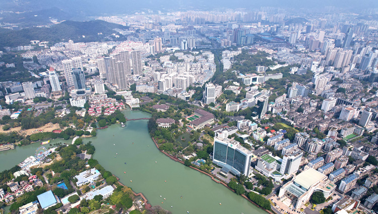 【名家指點】中國經(jīng)濟靠什麼穩(wěn)增長