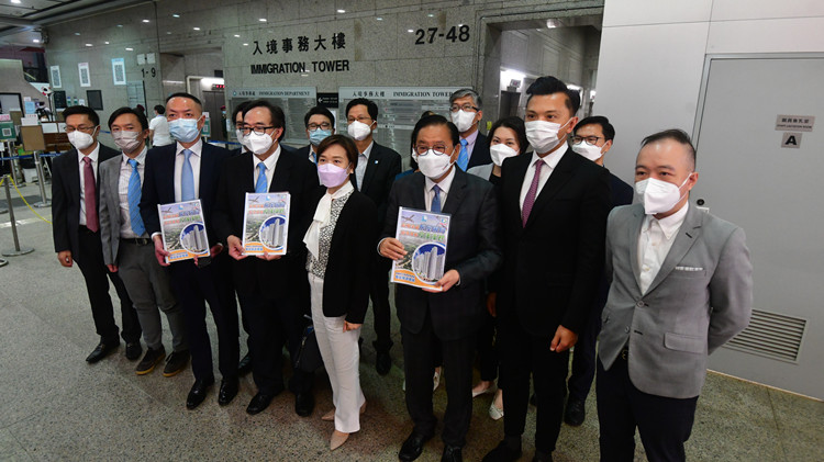 ? 李家超聆聽政團(tuán)議員獻(xiàn)策 望改善經(jīng)濟(jì)民生  冀盡快內(nèi)外通關(guān)