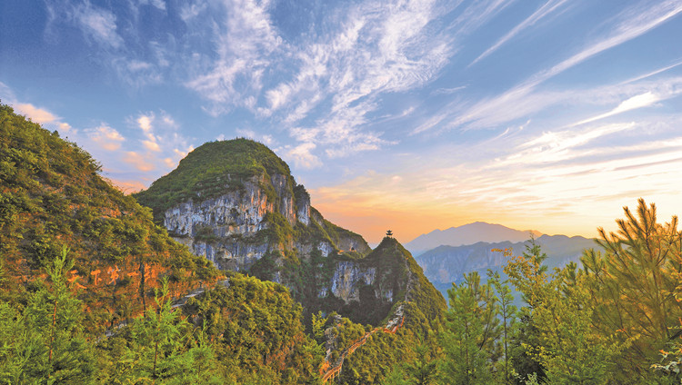 【萬(wàn)水千山總是情】龍缸天坑「步步驚心」