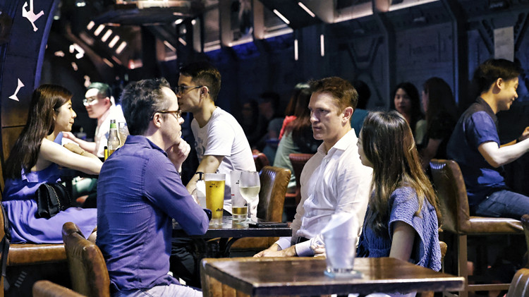 昨錄1276確診連續(xù)4日破千宗 年輕人染疫急增佔(zhàn)逾半