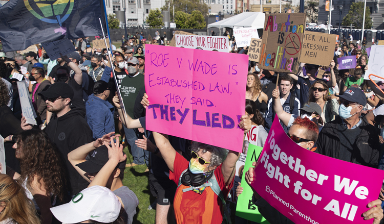 多地爆遊行抗議高院裁決  墮胎權(quán)引發(fā)美國(guó)大撕裂 