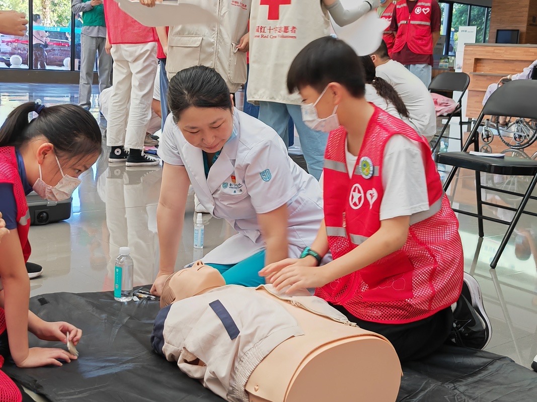 增強(qiáng)少年急救技能 廈門湖里啓動(dòng)「少年急救官」公益培訓(xùn)