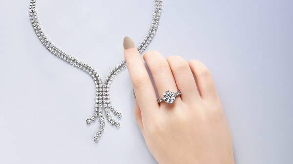 【時尚】幸福印記 英皇珠寶閃鑽結(jié)婚系列