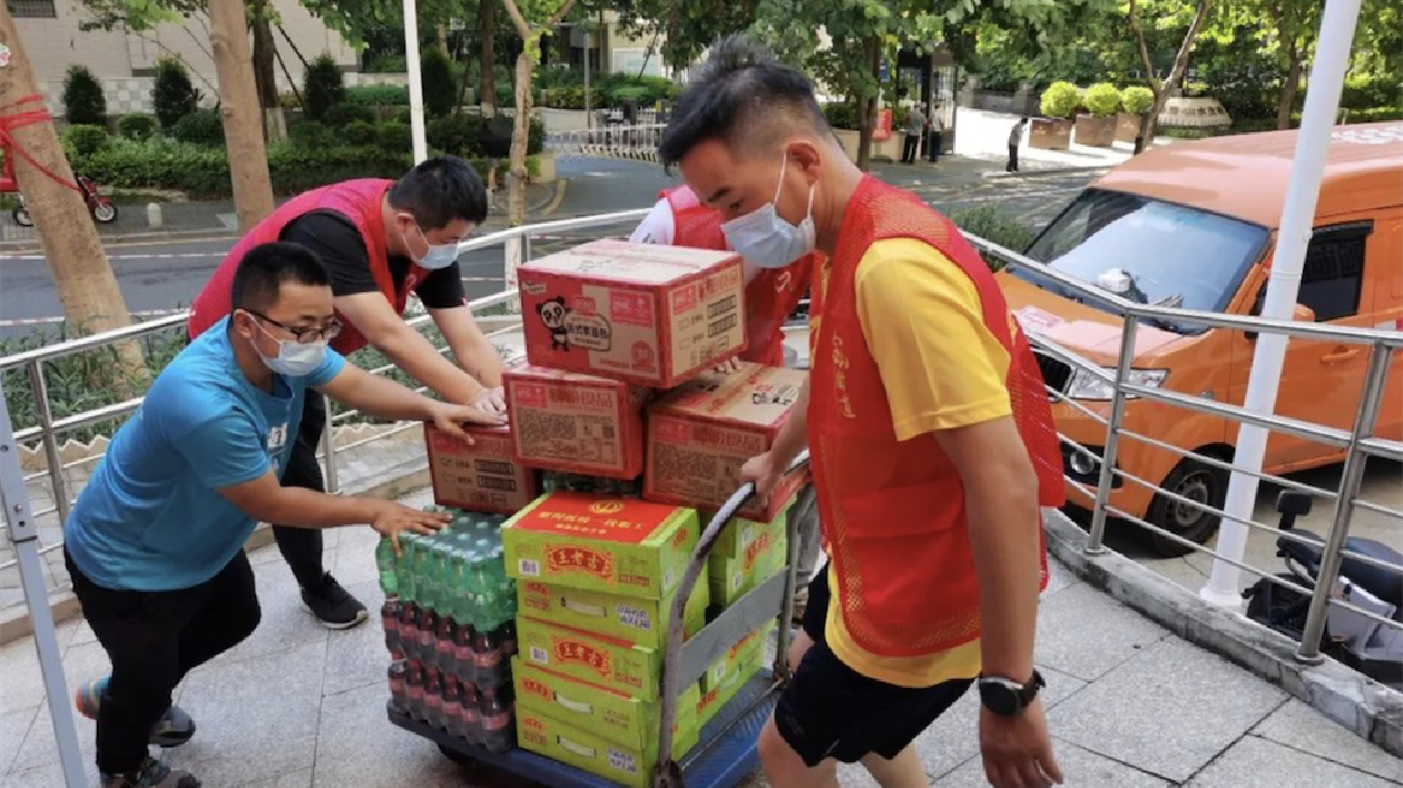 廈門(mén)湖里 互助互愛(ài)酷暑送冰沙