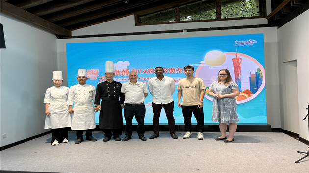 粵菜師傅和TA的灣區(qū)朋友們?cè)谒牍蚕碇星镂幕?
                                     title=