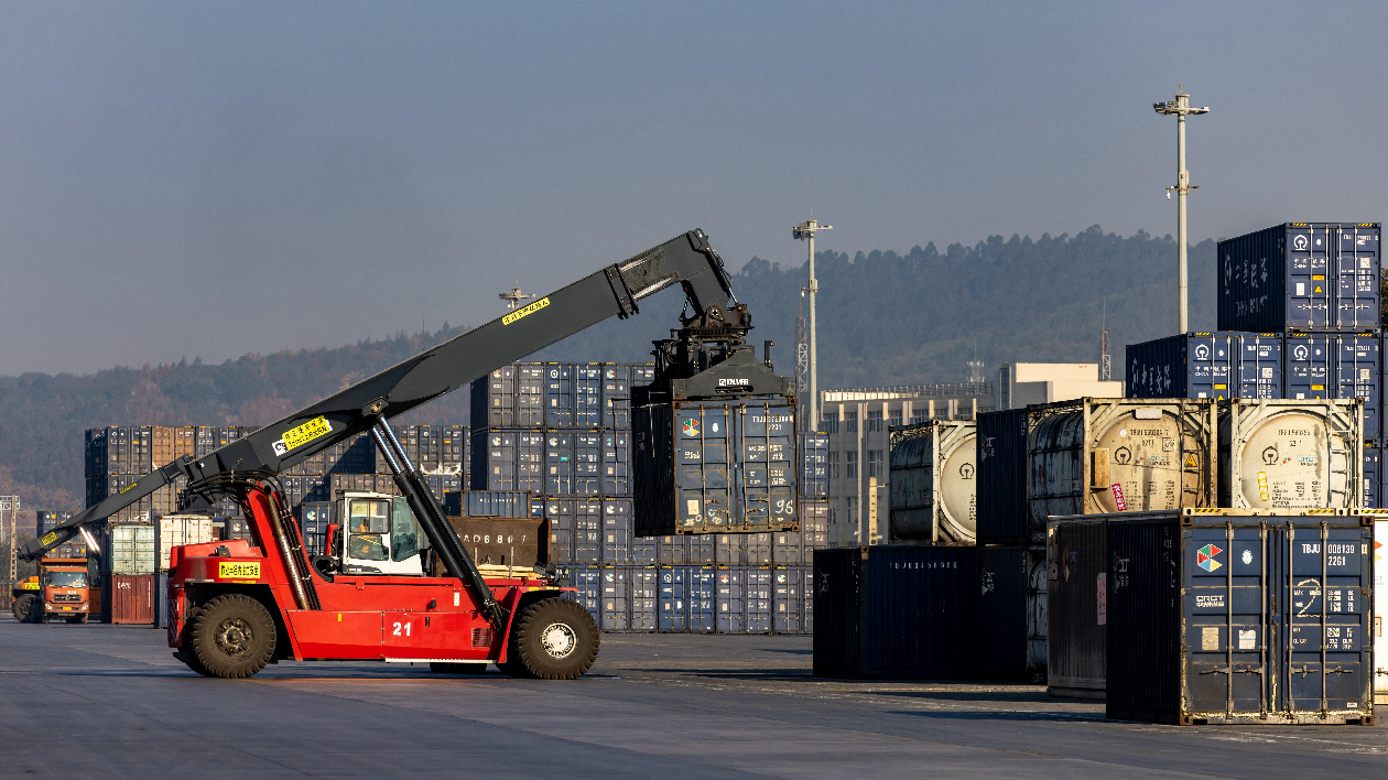 中老鐵路：貨運(yùn)量同比增長4倍  累計(jì)發(fā)送1300萬噸