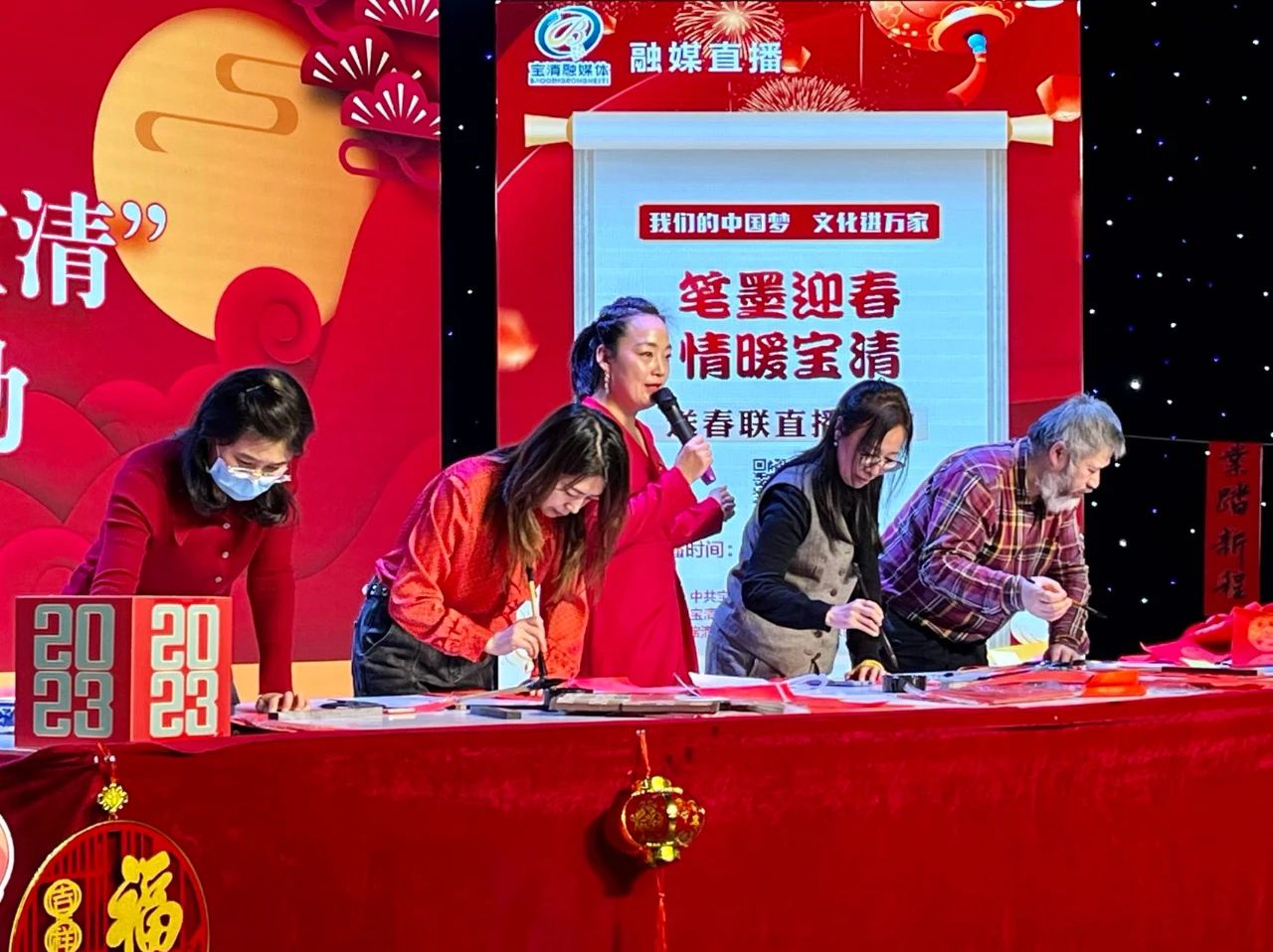 黑龍江寶清：現(xiàn)場擬聯(lián)送祝福 墨香四溢賀新春