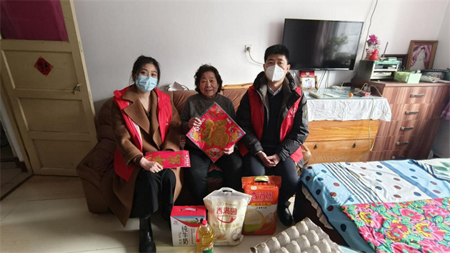 瀋陽鐵西區(qū)「三送」服務情系群眾 年味濃情亦濃