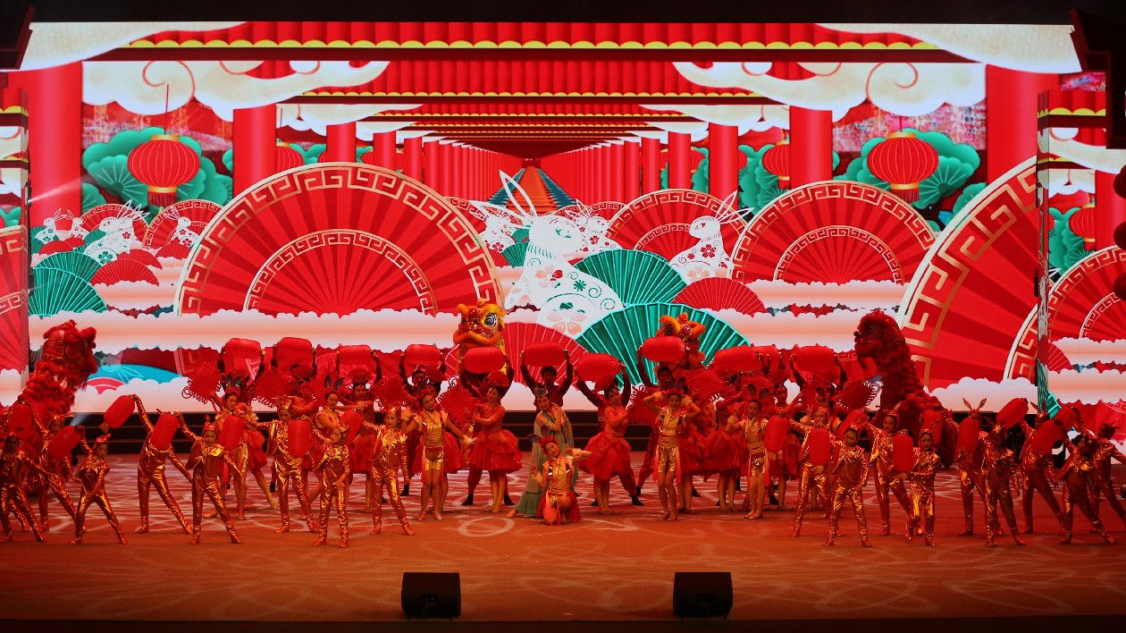 奮進(jìn)新時(shí)代  四川簡(jiǎn)陽市舉行2023年迎春文藝晚會(huì)