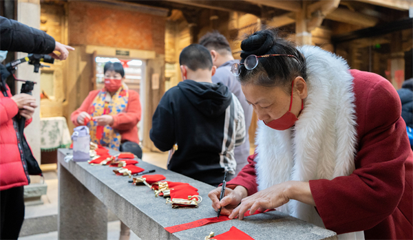 華僑家庭歸鄉(xiāng)再聚福建梧林：過(guò)傳統(tǒng)而溫暖的閩南年