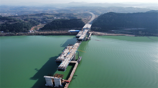 春節(jié)不停工丨中國五冶嘉陵江三橋項目錨定目標   全力以赴搶工期