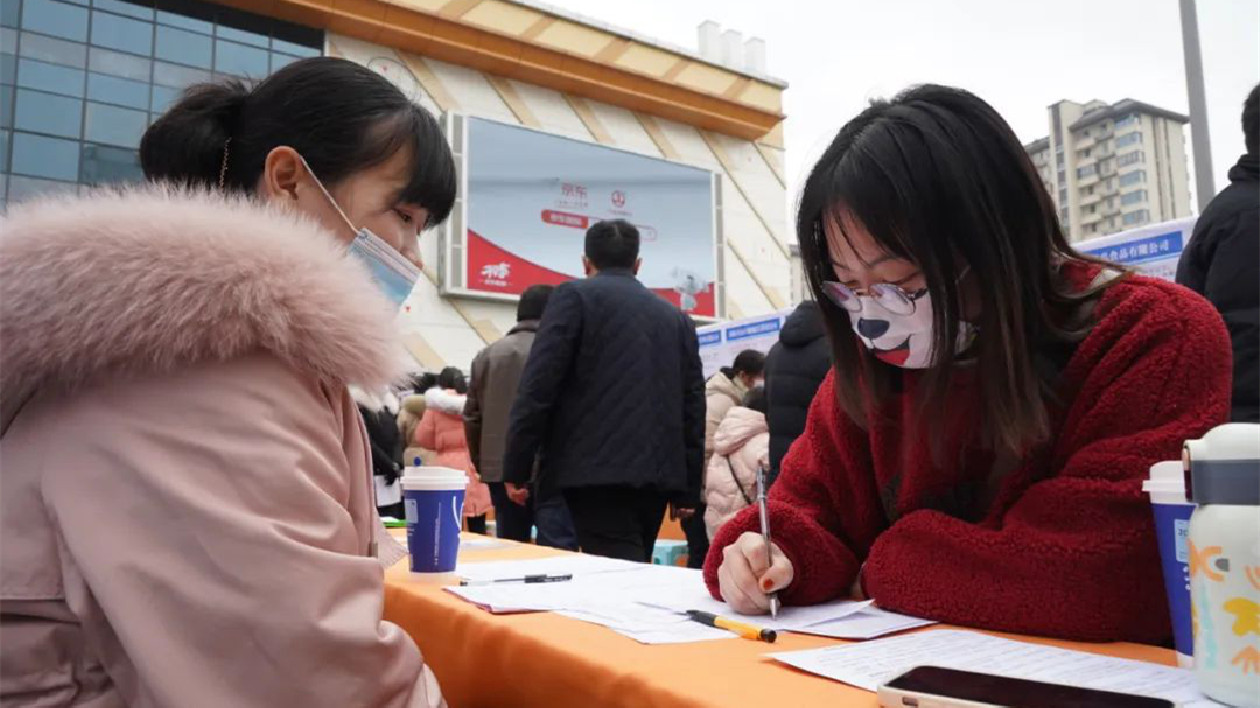 安徽巢湖：工會送崗位穩(wěn)就業(yè)暖民心