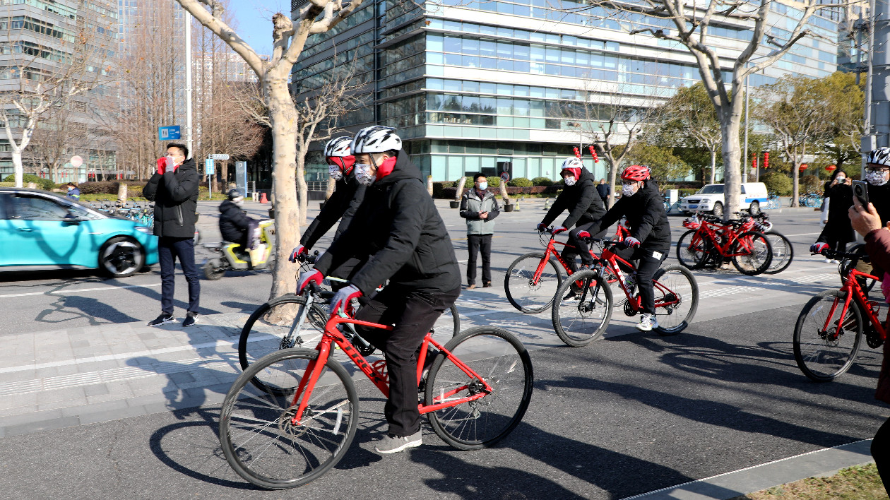 半程馬拉松海派煙火地 滬普陀展「半馬蘇河·七彩秀帶」實(shí)景圖