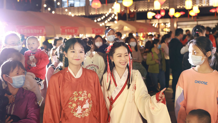 今年元宵不一般，深圳特區(qū)報(bào)邀您一起「雲(yún)上放燈」！