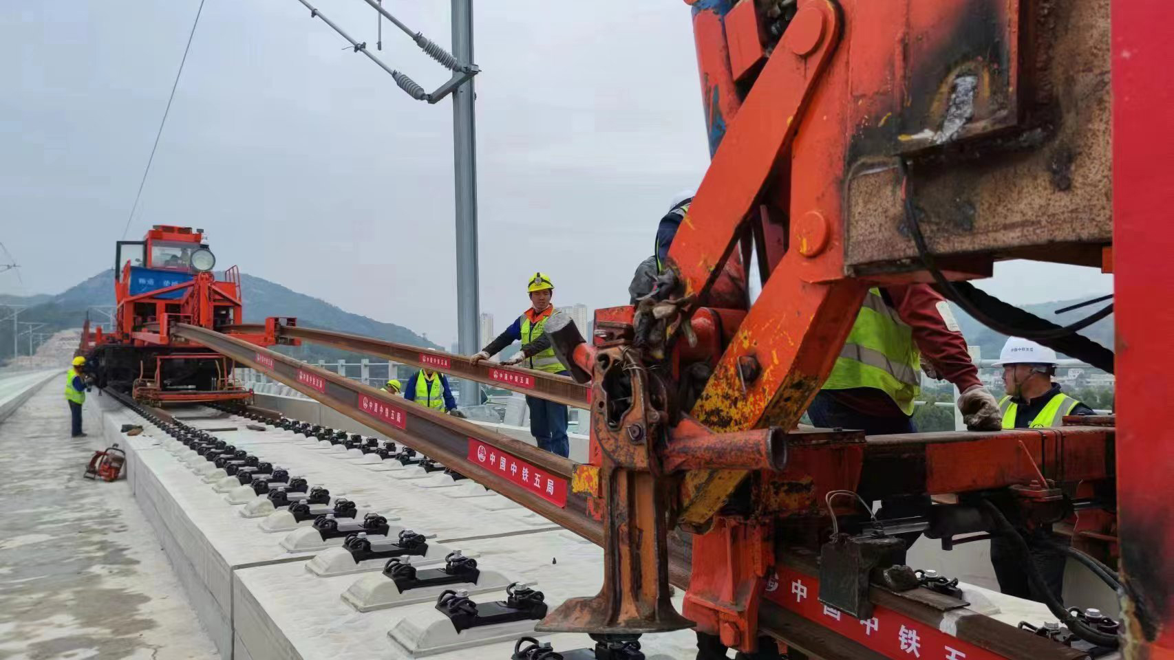 融通大灣區(qū)｜廣汕高鐵完成單線軌道貫通 預(yù)計(jì)年內(nèi)具備開通運(yùn)營條件