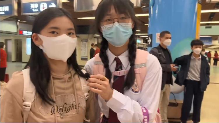 有片｜跨境學童抵港搭乘港鐵上課：終於結(jié)束上網(wǎng)課 期待與同學見面