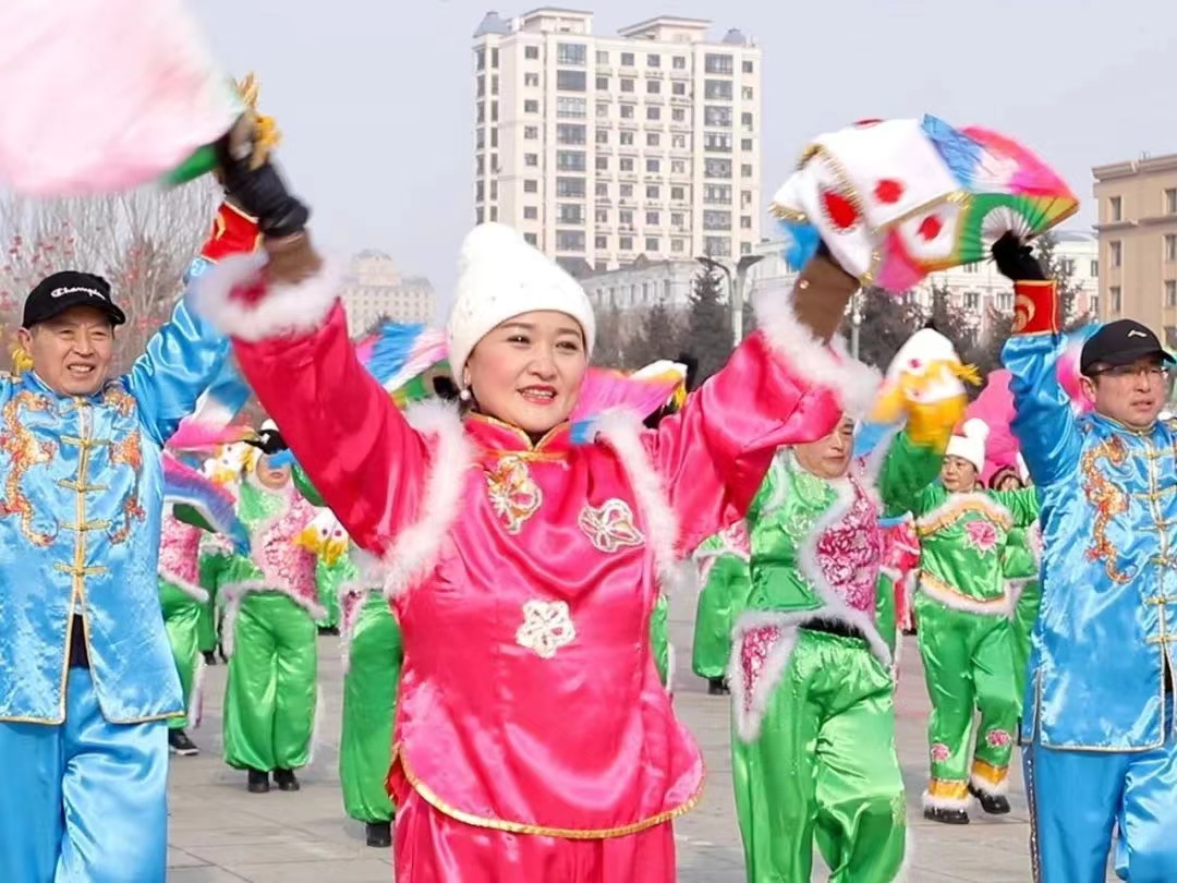 黑龍江寶清縣： 扭秧歌  猜燈謎  聽livehouse  鬧元宵慶佳節(jié)「嗨」翻全城