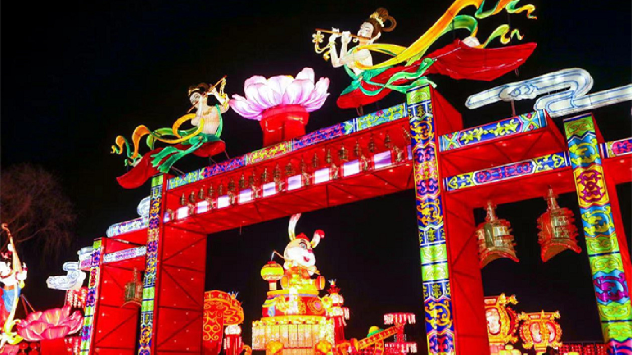 元宵節(jié)當(dāng)天賞燈遊客近三萬名 瀋陽迎春燈會遊客量創(chuàng)單日新高