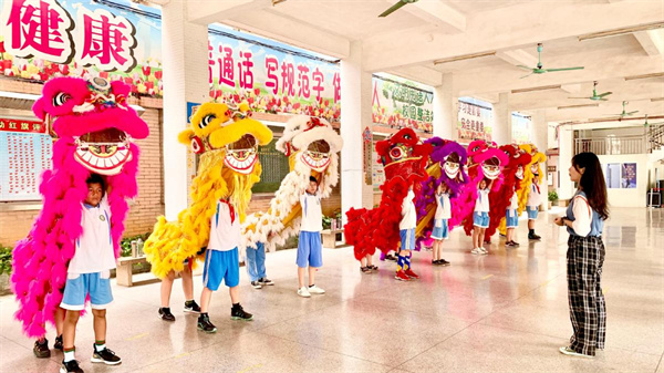 非遺在校園  莞石龍明德小學(xué)弘龍獅精神育時(shí)代新人
