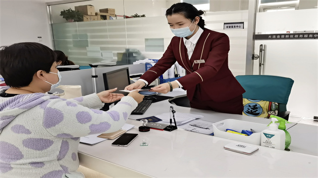 東北首個！27份證明一次辦好  金普新區(qū)按下上市企業(yè)無違規(guī)證明「快進(jìn)鍵」