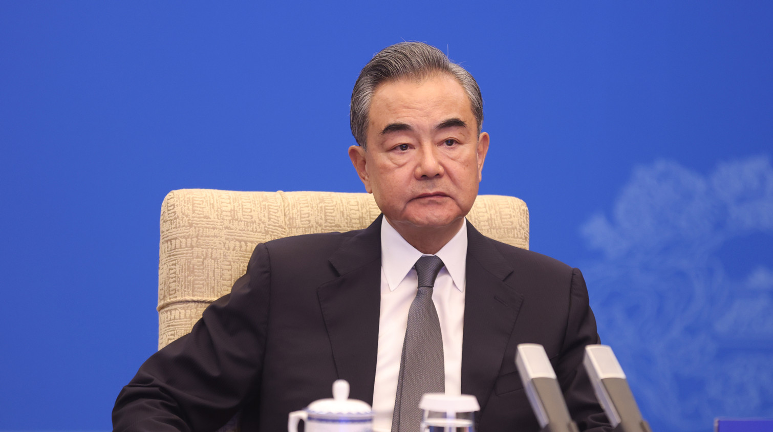 王毅在結(jié)束歐洲、俄羅斯之行後接受中央媒體採訪