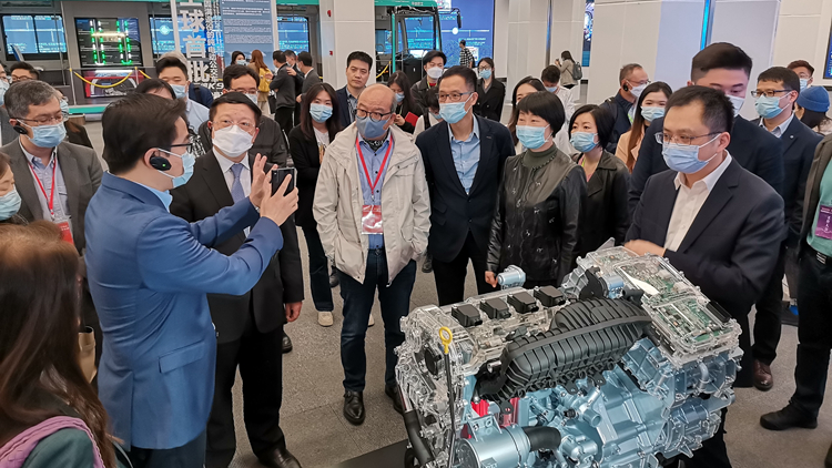 香港傳媒高層訪粵｜參訪團(tuán)參觀考察比亞迪 讚國(guó)產(chǎn)製造力讓人自豪