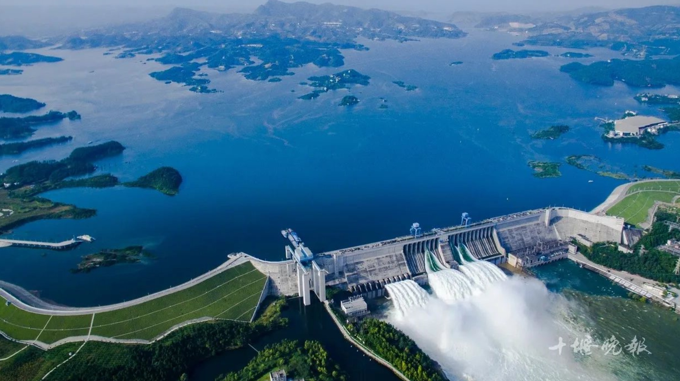 臺(tái)灣的鄉(xiāng)親們  這是一封來(lái)自武當(dāng)山的邀請(qǐng)函