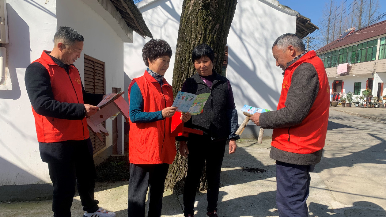 長興霅溪：小板凳「坐」實(shí)為民服務(wù)，暖人心