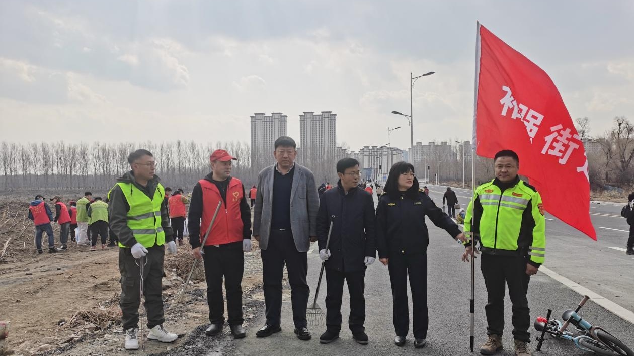 哈市松北區(qū)裕強(qiáng)街道辦事處開(kāi)展創(chuàng)城環(huán)境治理社會(huì)動(dòng)員義務(wù)勞動(dòng)活動(dòng)