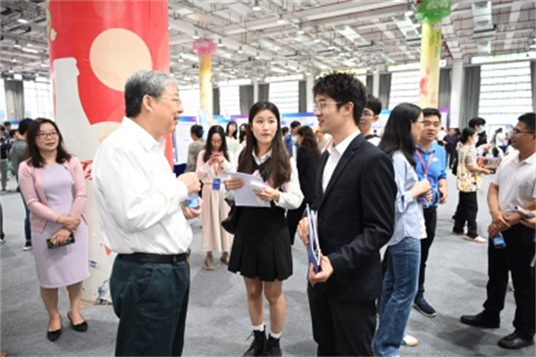 300餘家單位提供萬(wàn)餘崗位 深圳高科技產(chǎn)業(yè)春招深圳大學(xué)專場(chǎng)名企雲(yún)集