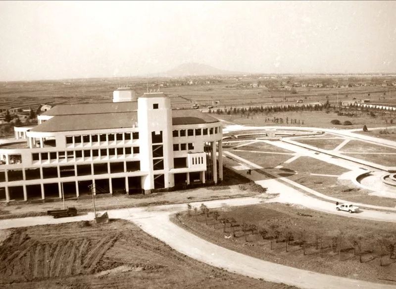 經(jīng)開地理｜明珠廣場(chǎng)：昔日崗沖之地 如今璀璨明珠