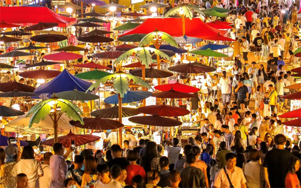 2023湄南河體育產(chǎn)業(yè)園首屆大型星空網(wǎng)紅集市8日開幕