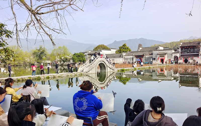 皖黟縣宏村鎮(zhèn):「美麗經(jīng)濟(jì)」春光正好