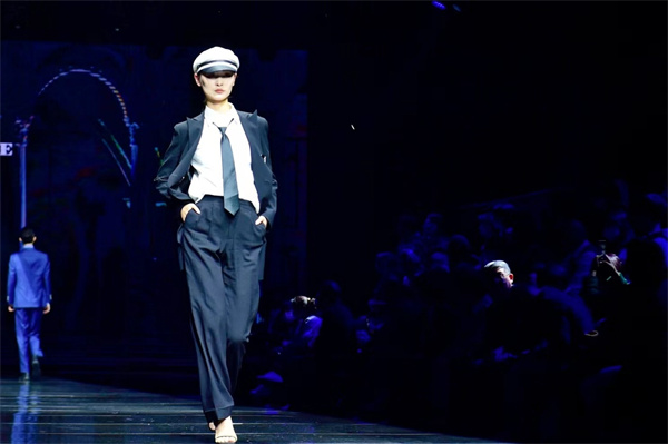 合肥時(shí)裝周落帷 安徽服裝設(shè)計(jì)師大賽即啟