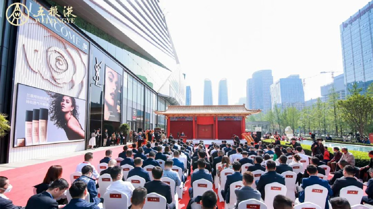 五糧液文化酒主題探索館閃耀糖酒會(huì) 文化入酒引領(lǐng)名酒價(jià)值新高度