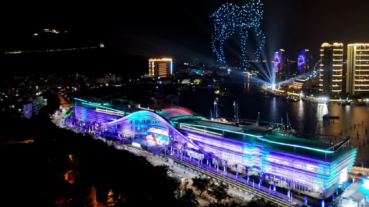 三亞國(guó)際遊艇展暨國(guó)際酒類(lèi)展開(kāi)幕 近600家展商參展